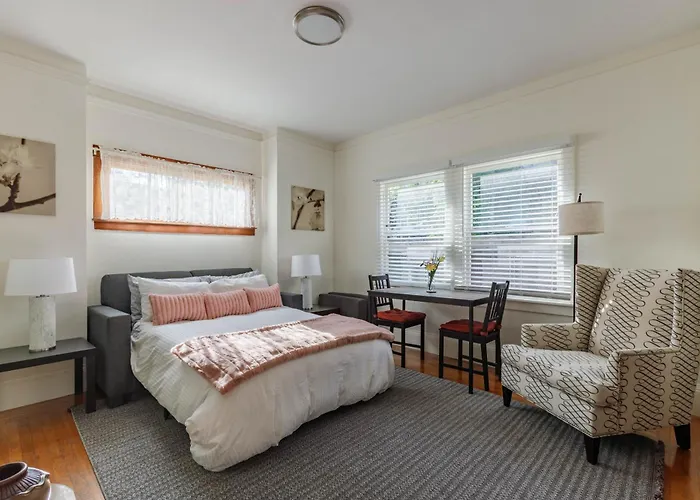 4 - Berkeley Private Apartment With Parking & Laundry